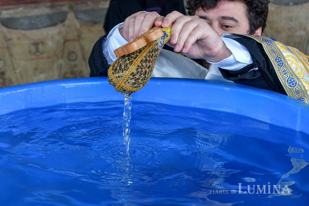 Sfințirea apei în ajunul Bobotezei la Catedrala Patriarhală 240237