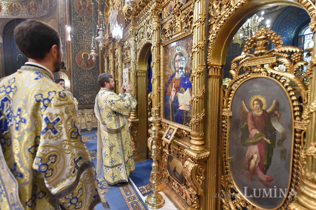 „Arătarea Sfintei Treimi față de neamul omenesc” 240334