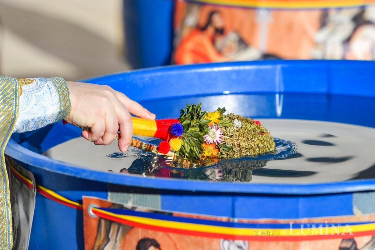 Fotografii artistice ale Publicațiilor Lumina 240295