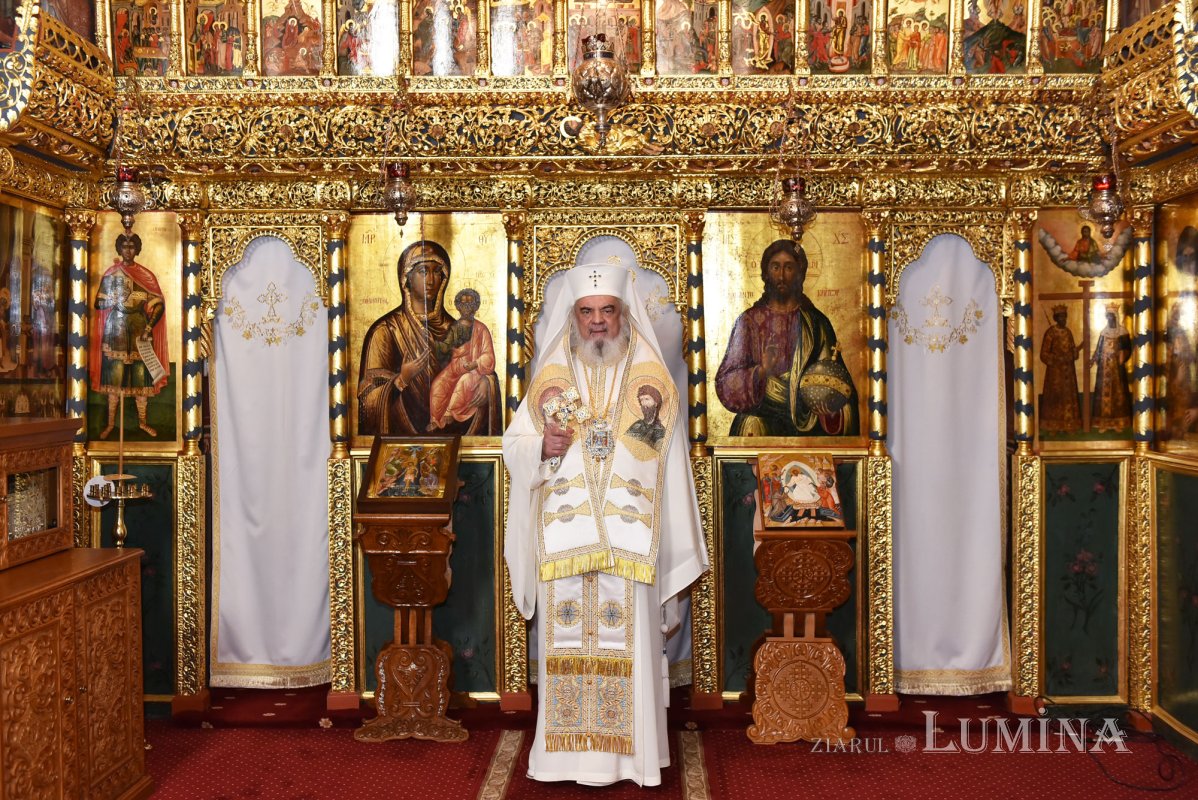 „Împărăția lui Dumnezeu, iubirea Preasfintei Treimi revărsată în îngeri și oameni” 240766