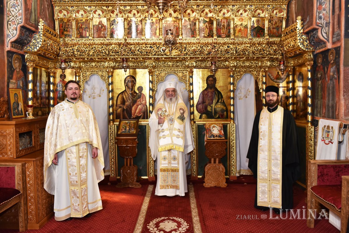 „Împărăția lui Dumnezeu, iubirea Preasfintei Treimi revărsată în îngeri și oameni” 240767