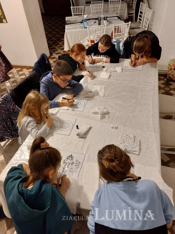 Expoziție de icoane pe sticlă la Satulung-Săcele, județul Brașov 240988