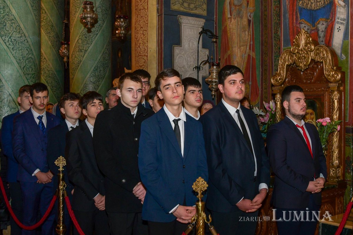 Sfântul Ierarh Grigorie Teologul, cinstit în București 242514