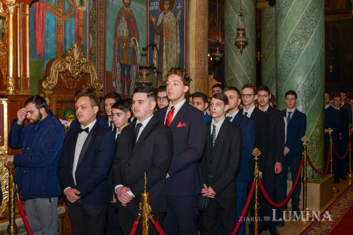 Sfântul Ierarh Grigorie Teologul, cinstit în București 242515