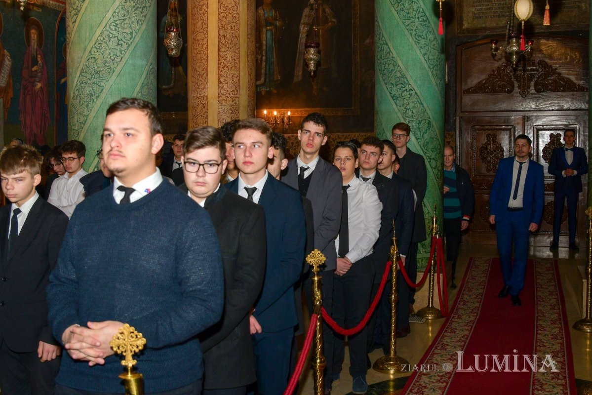 Sfântul Ierarh Grigorie Teologul, cinstit în București 242517