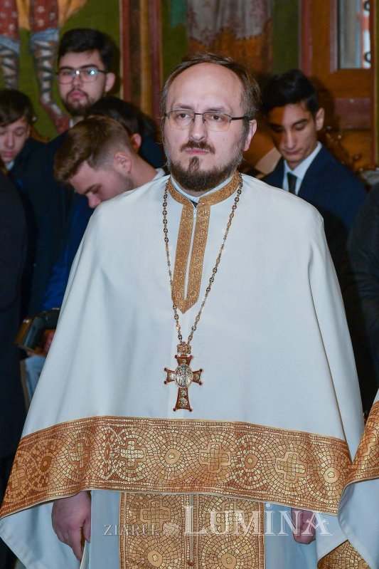 Sfântul Ierarh Grigorie Teologul, cinstit în București 242525