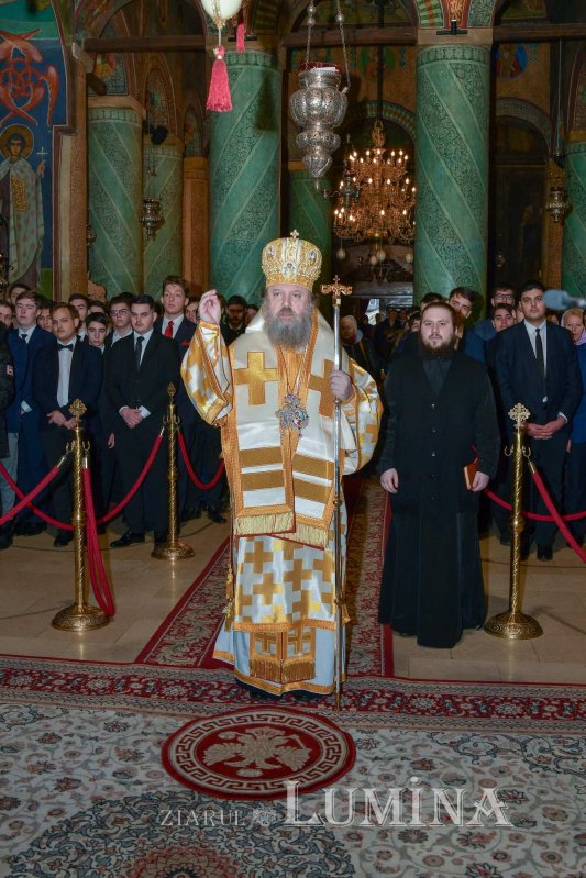 Sfântul Ierarh Grigorie Teologul, cinstit în București 242532