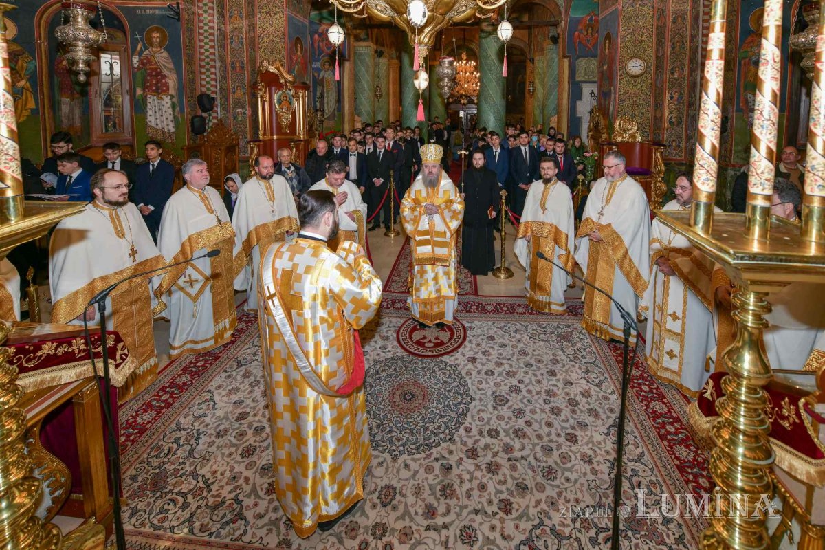 Sfântul Ierarh Grigorie Teologul, cinstit în București 242535