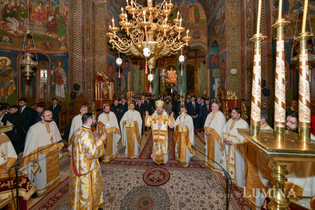 Sfântul Ierarh Grigorie Teologul, cinstit în București 242537