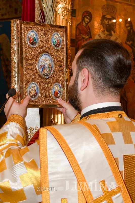 Sfântul Ierarh Grigorie Teologul, cinstit în București 242541