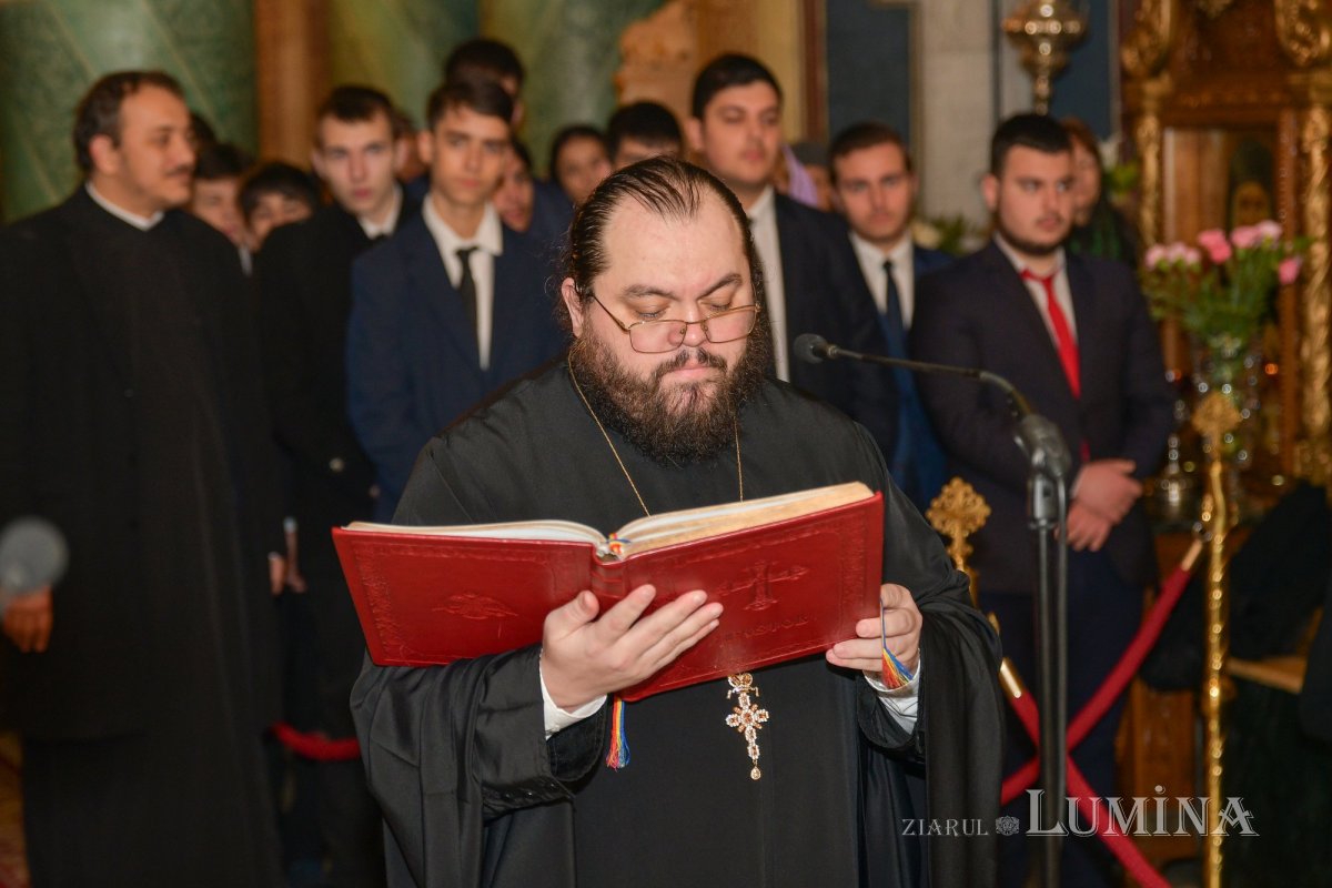 Sfântul Ierarh Grigorie Teologul, cinstit în București 242545