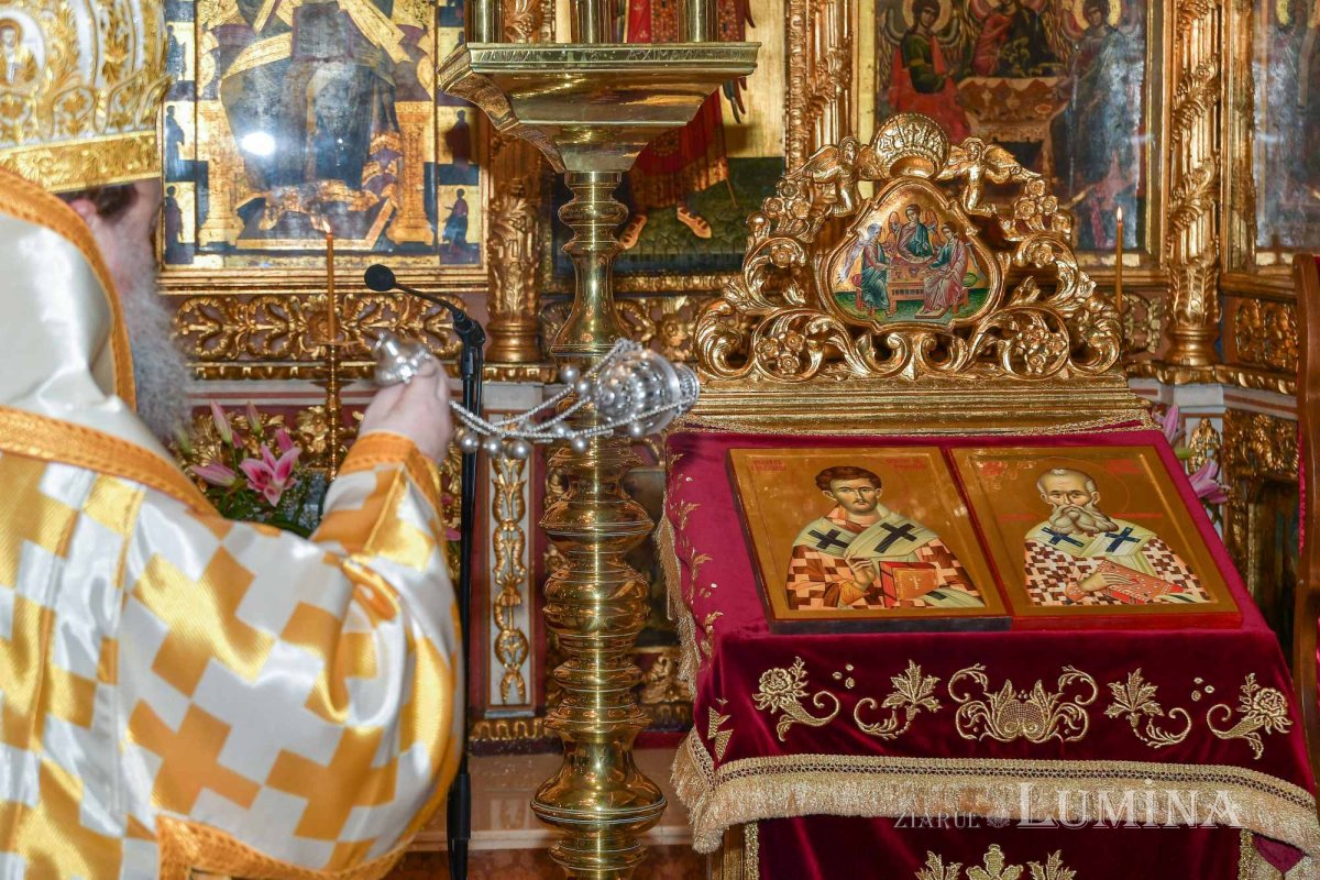 Sfântul Ierarh Grigorie Teologul, cinstit în București 242552