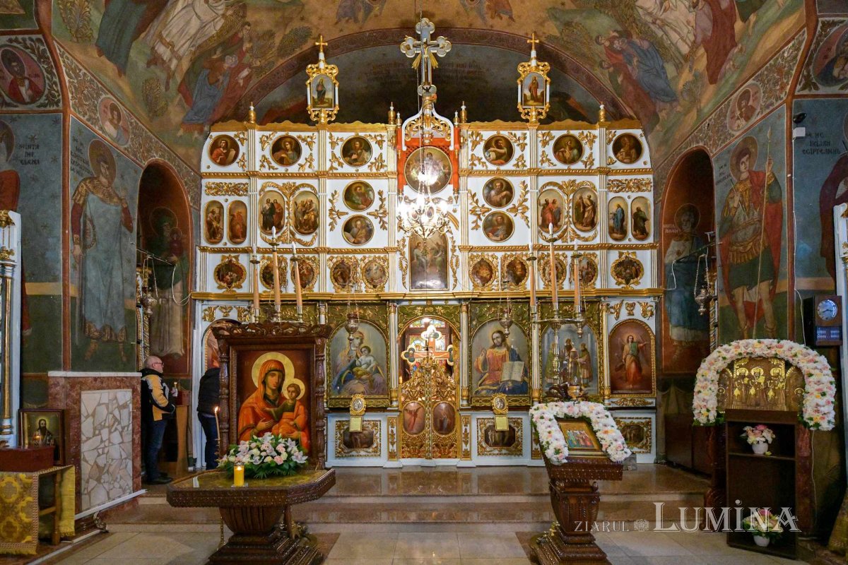 Înnoirea iconostasului Bisericii „Sfântul Vasile” din Ploiești 243170