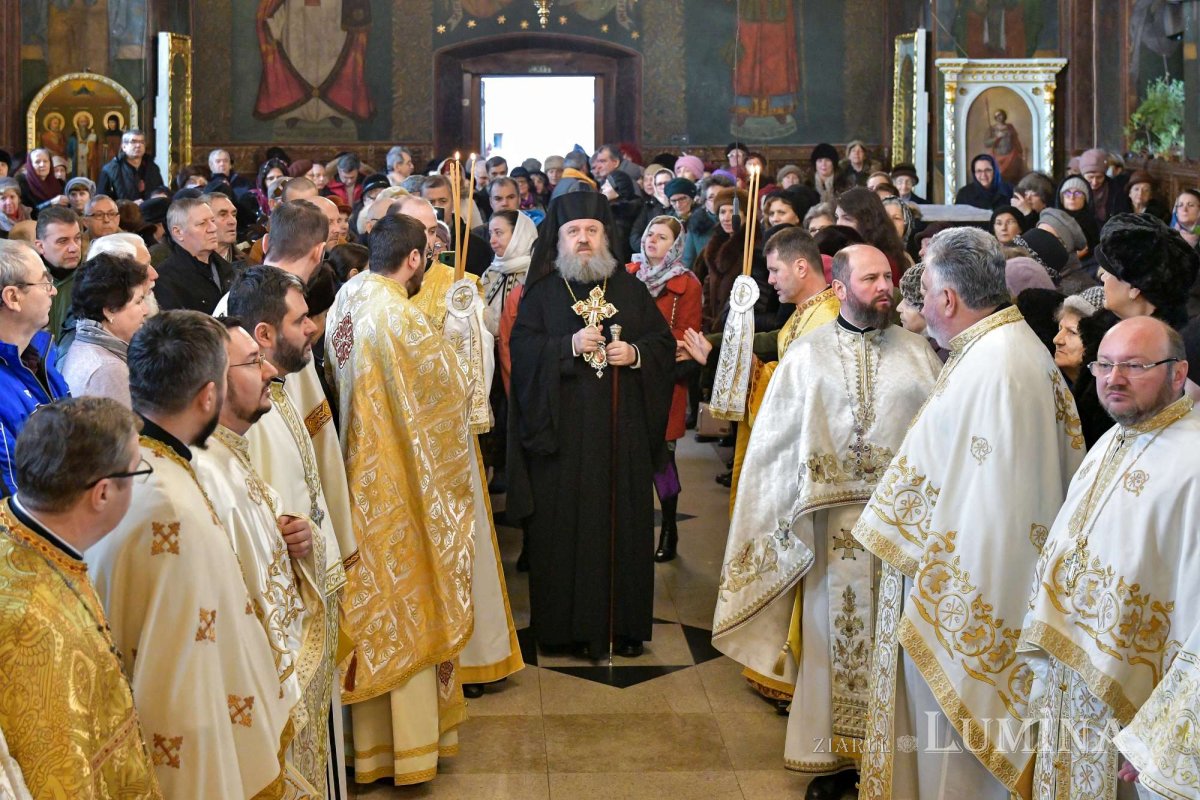 Înnoirea iconostasului Bisericii „Sfântul Vasile” din Ploiești 243175