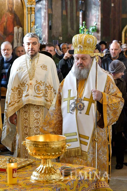 Înnoirea iconostasului Bisericii „Sfântul Vasile” din Ploiești 243182