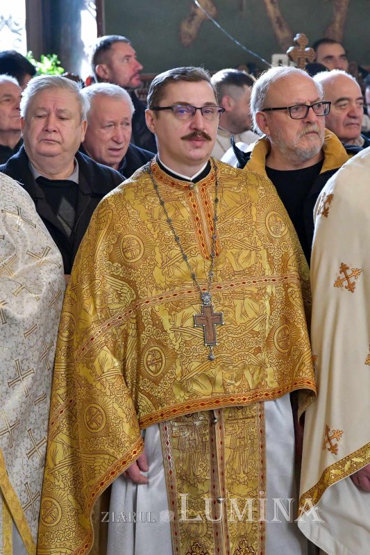 Înnoirea iconostasului Bisericii „Sfântul Vasile” din Ploiești 243187