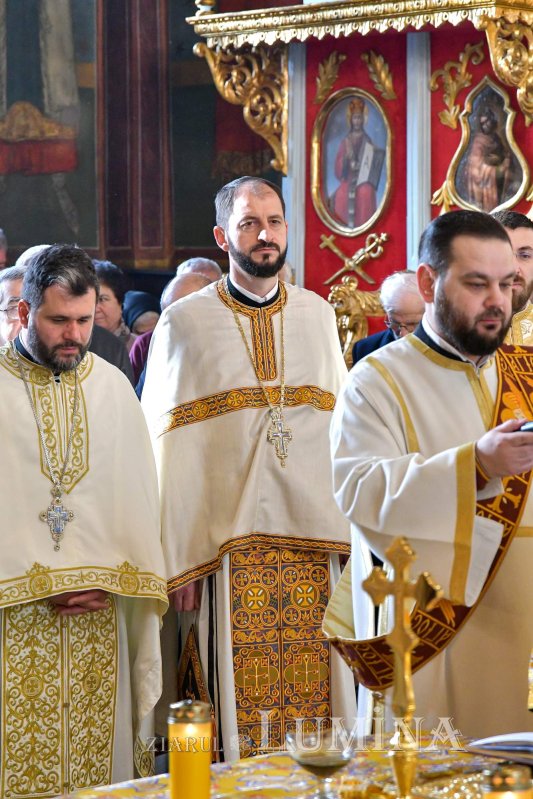 Înnoirea iconostasului Bisericii „Sfântul Vasile” din Ploiești 243190