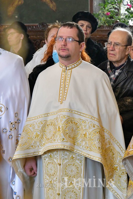 Înnoirea iconostasului Bisericii „Sfântul Vasile” din Ploiești 243198