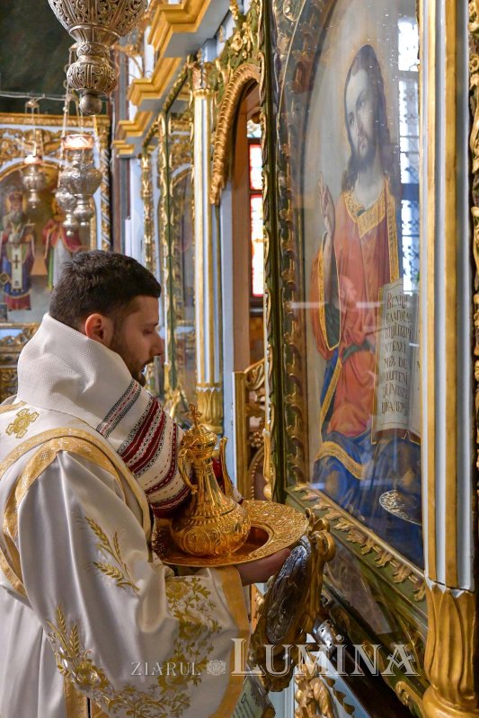 Înnoirea iconostasului Bisericii „Sfântul Vasile” din Ploiești 243210