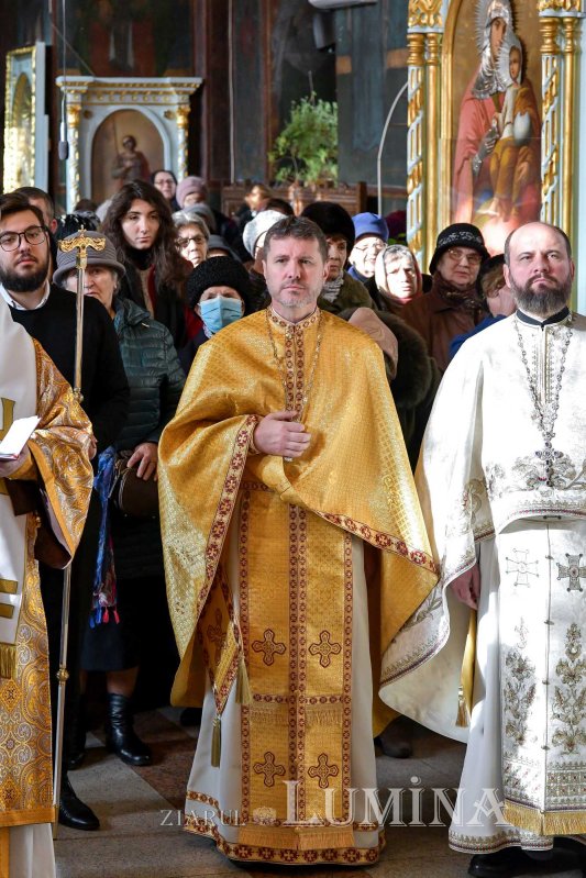 Înnoirea iconostasului Bisericii „Sfântul Vasile” din Ploiești 243211