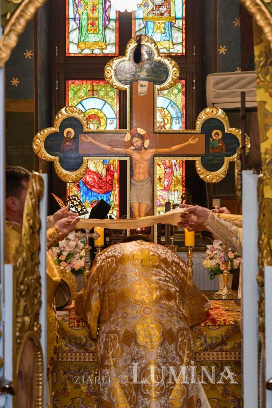 Înnoirea iconostasului Bisericii „Sfântul Vasile” din Ploiești 243227