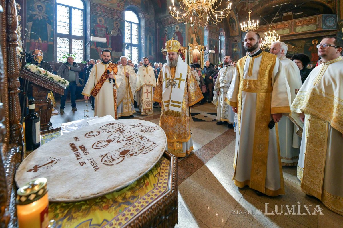 Înnoirea iconostasului Bisericii „Sfântul Vasile” din Ploiești 243230