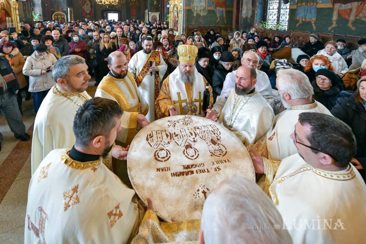 Înnoirea iconostasului Bisericii „Sfântul Vasile” din Ploiești 243234