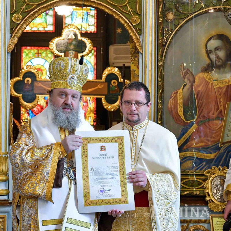 Înnoirea iconostasului Bisericii „Sfântul Vasile” din Ploiești 243240