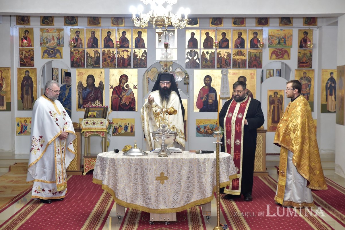 Binecuvântarea sfinților la Parohia Bărbătescu Vechi din Capitală 244445