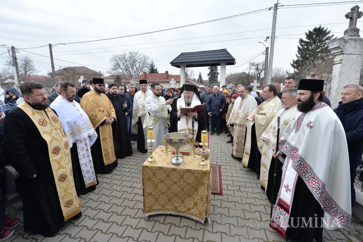 Înnoirea capelei din cimitirul parohiei ilfovene Tunari 244551