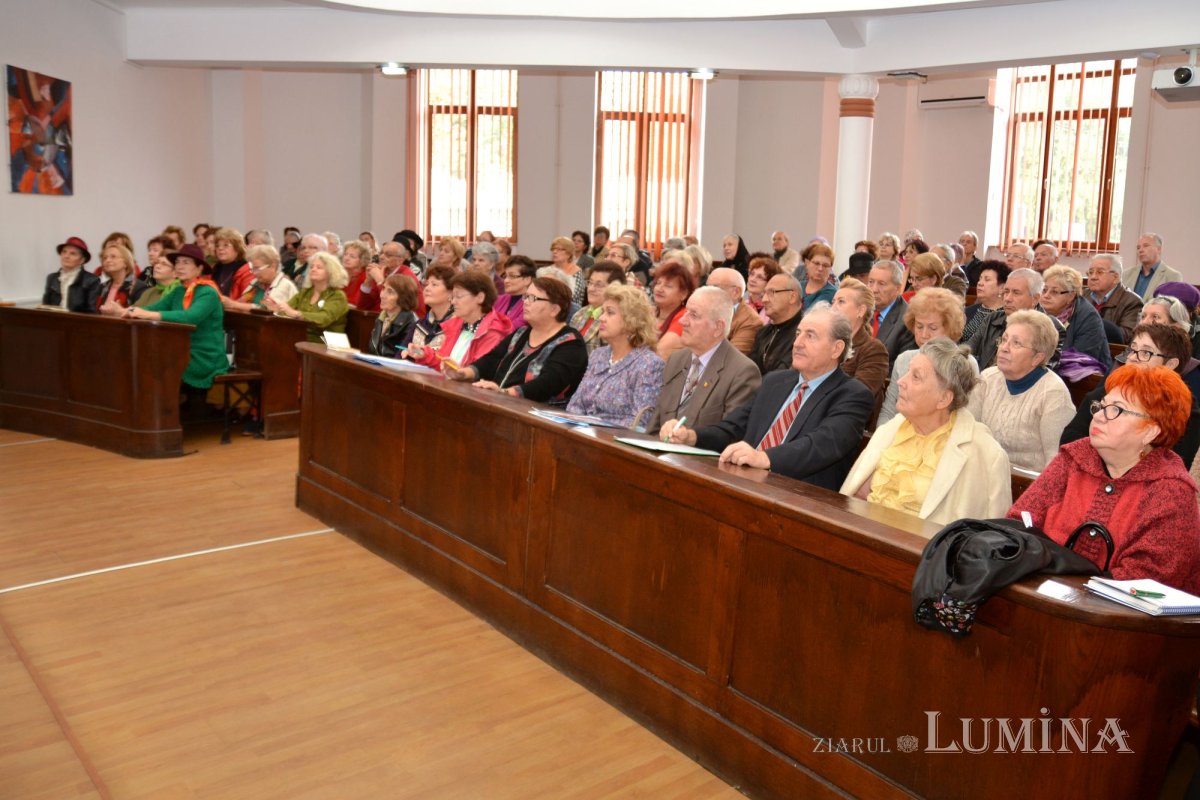 Tinerii studenți seniori 245019