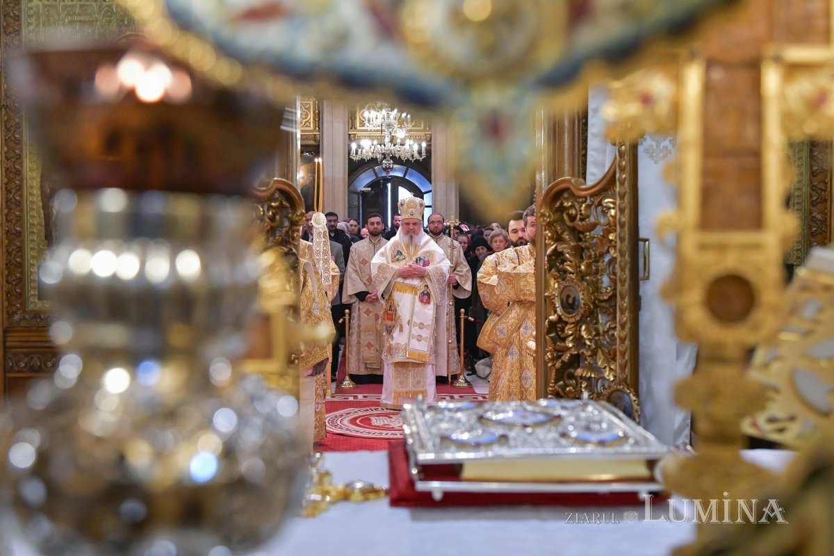 „Icoanele prezintă o vedere profetică a viitorului ultim al omenirii” 246336