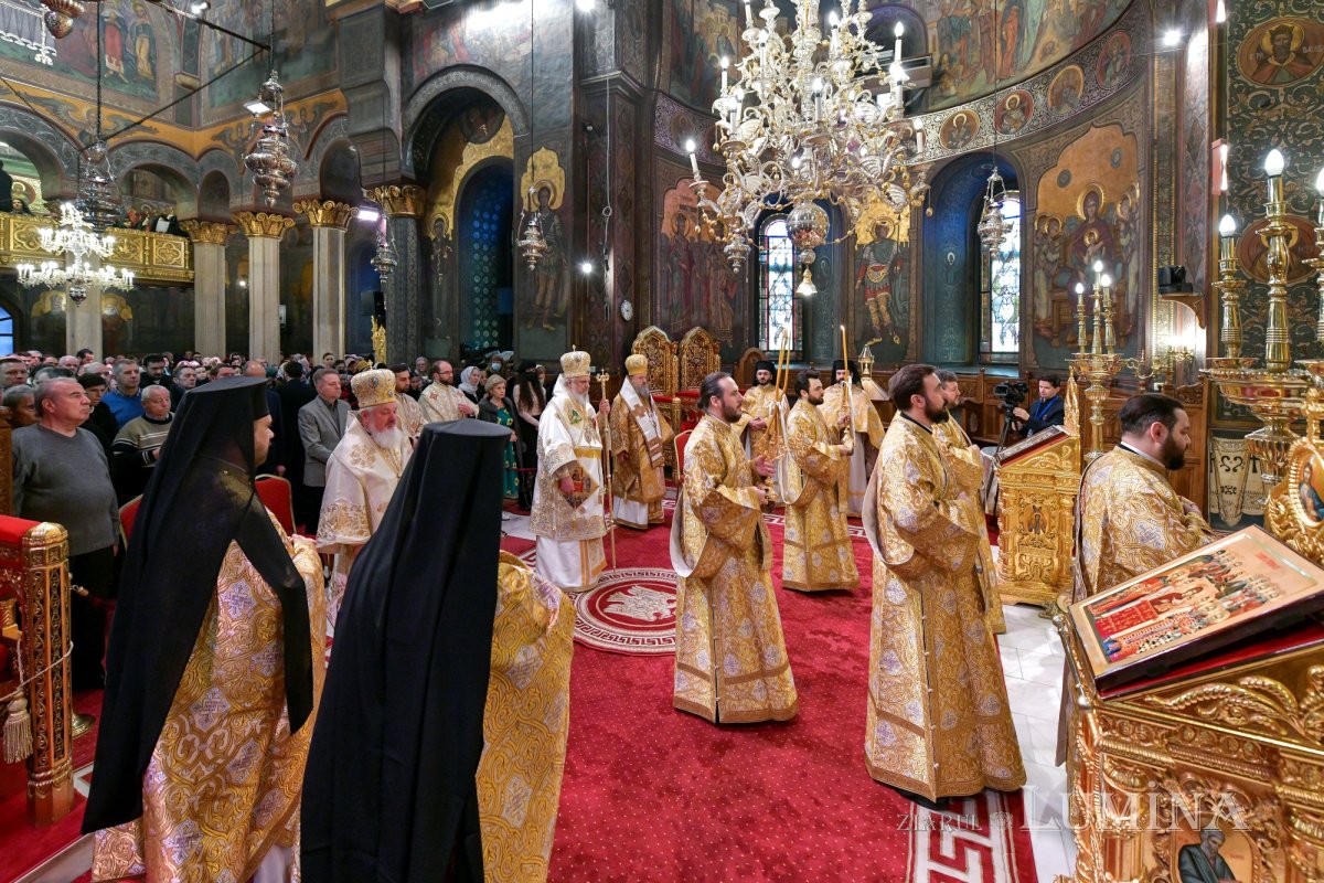 „Icoanele prezintă o vedere profetică a viitorului ultim al omenirii” 246337