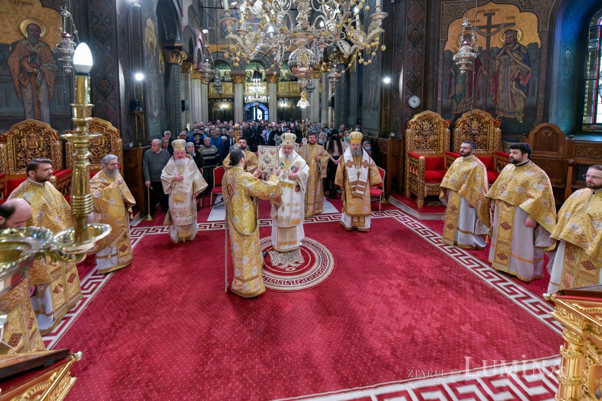 „Icoanele prezintă o vedere profetică a viitorului ultim al omenirii” 246338