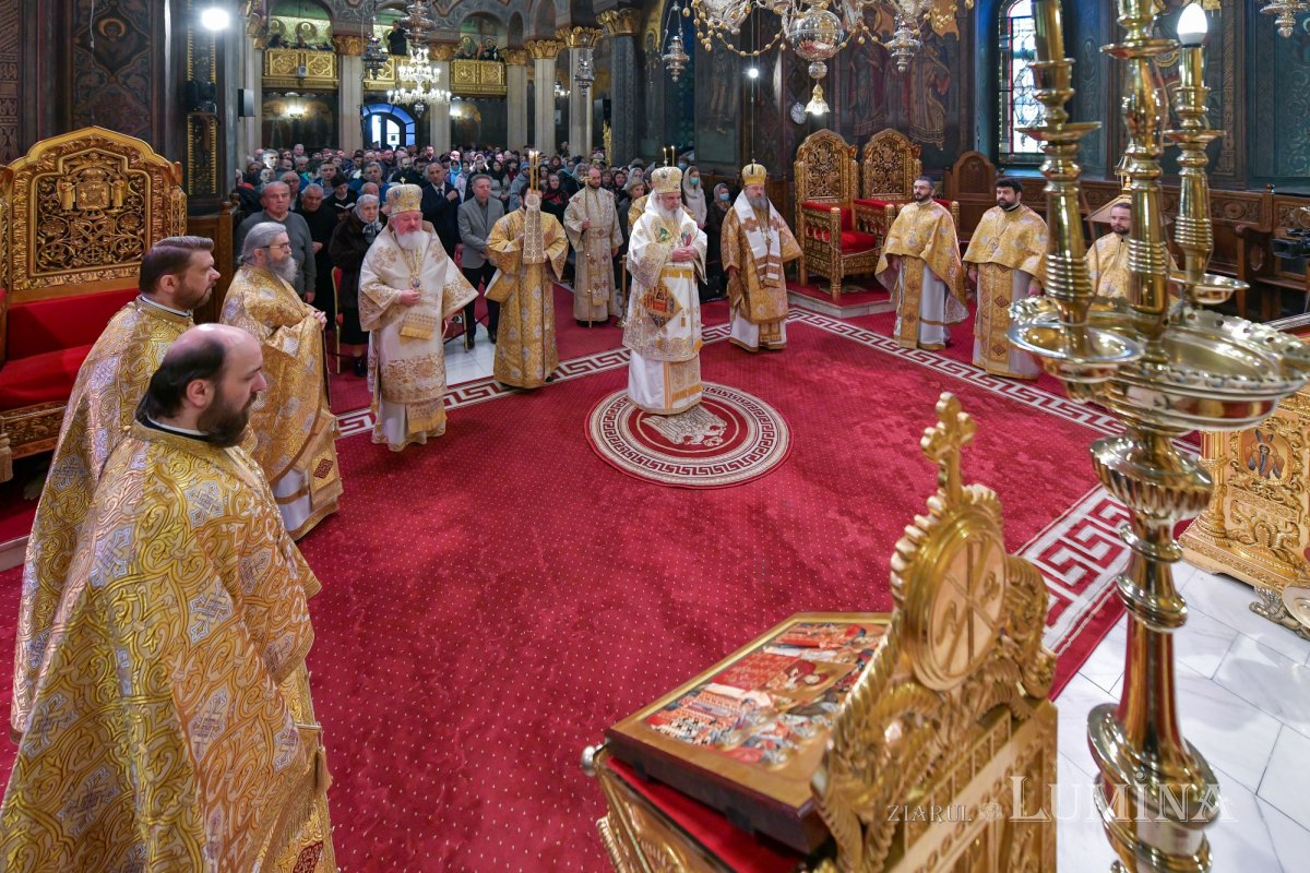 „Icoanele prezintă o vedere profetică a viitorului ultim al omenirii” 246339