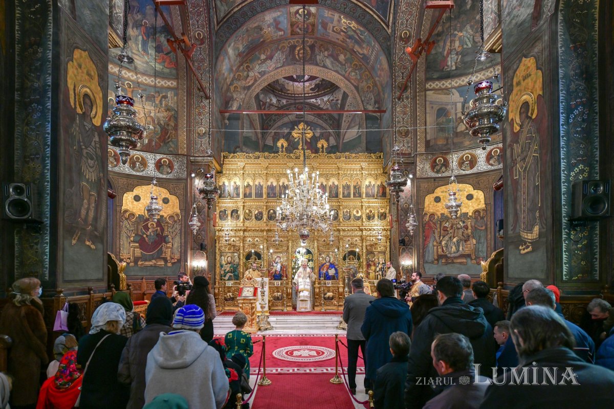 „Icoanele prezintă o vedere profetică a viitorului ultim al omenirii” 246353