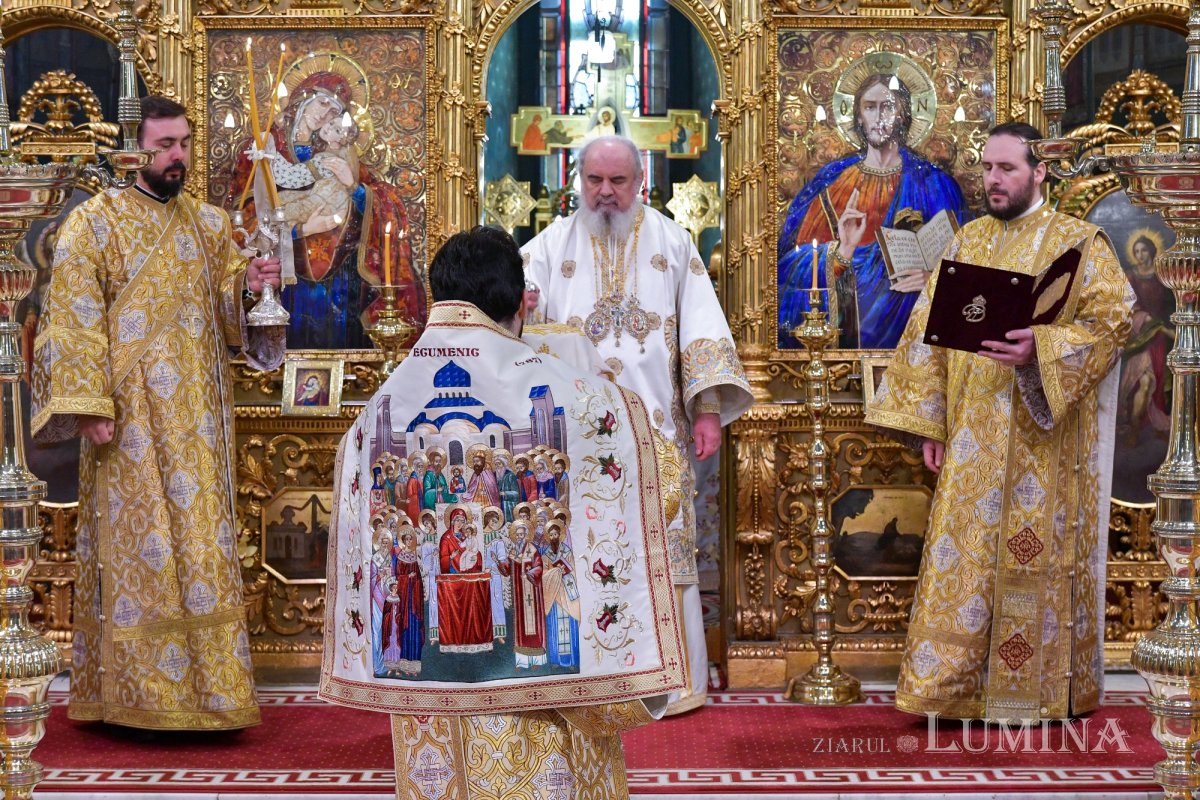 „Icoanele prezintă o vedere profetică a viitorului ultim al omenirii” 246364