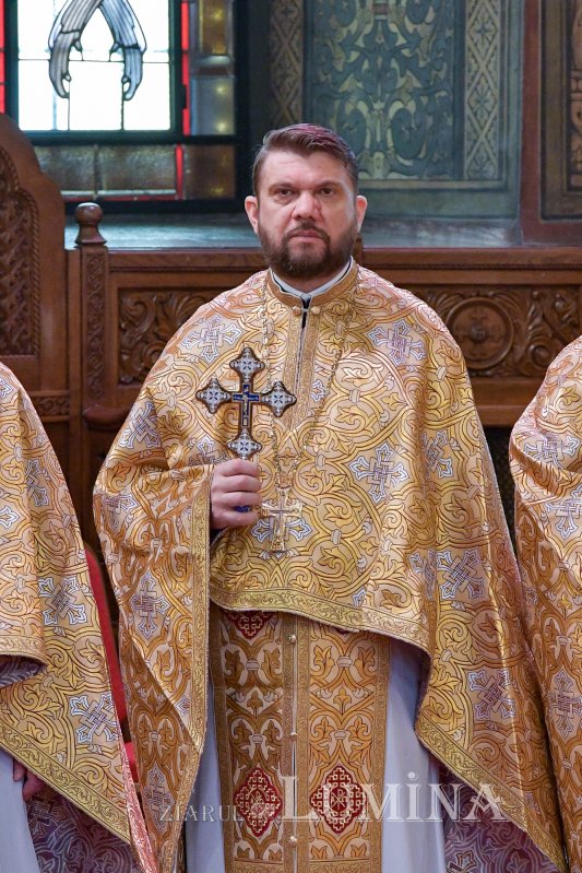 „Icoanele prezintă o vedere profetică a viitorului ultim al omenirii” 246368