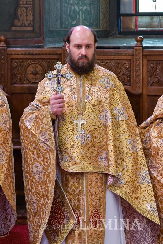 „Icoanele prezintă o vedere profetică a viitorului ultim al omenirii” 246370