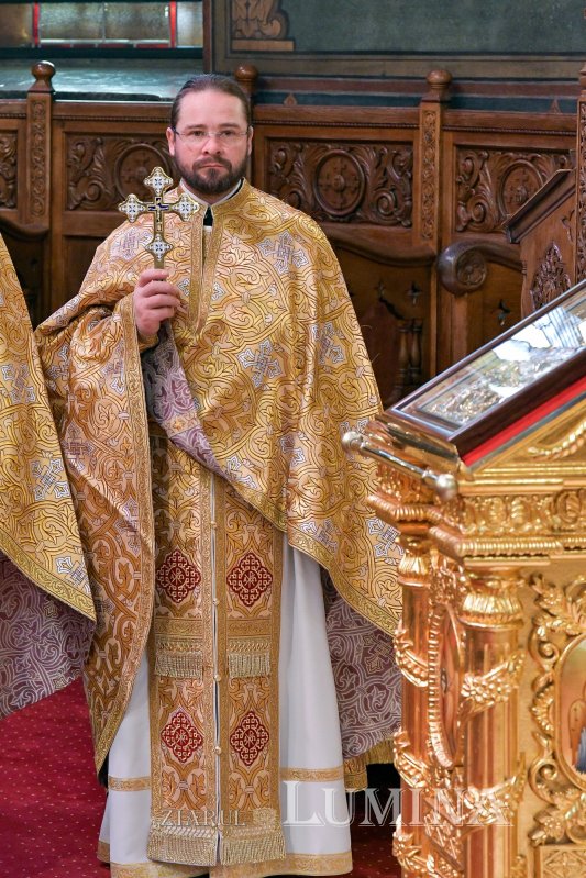 „Icoanele prezintă o vedere profetică a viitorului ultim al omenirii” 246371