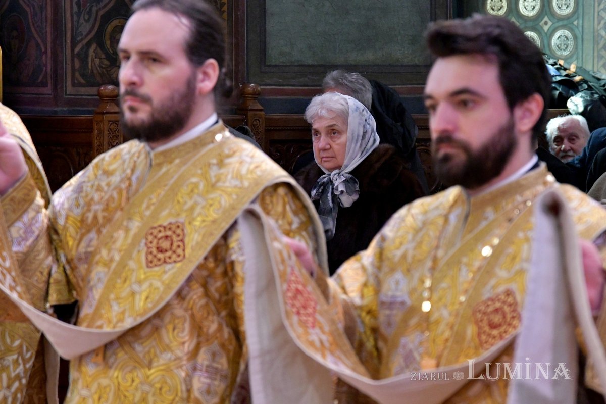 „Icoanele prezintă o vedere profetică a viitorului ultim al omenirii” 246375