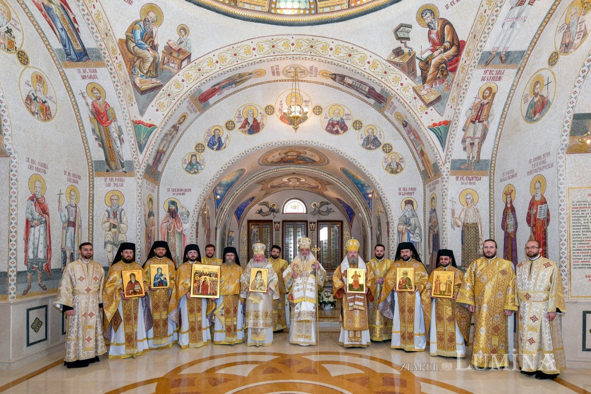 „Icoanele prezintă o vedere profetică a viitorului ultim al omenirii” 246391