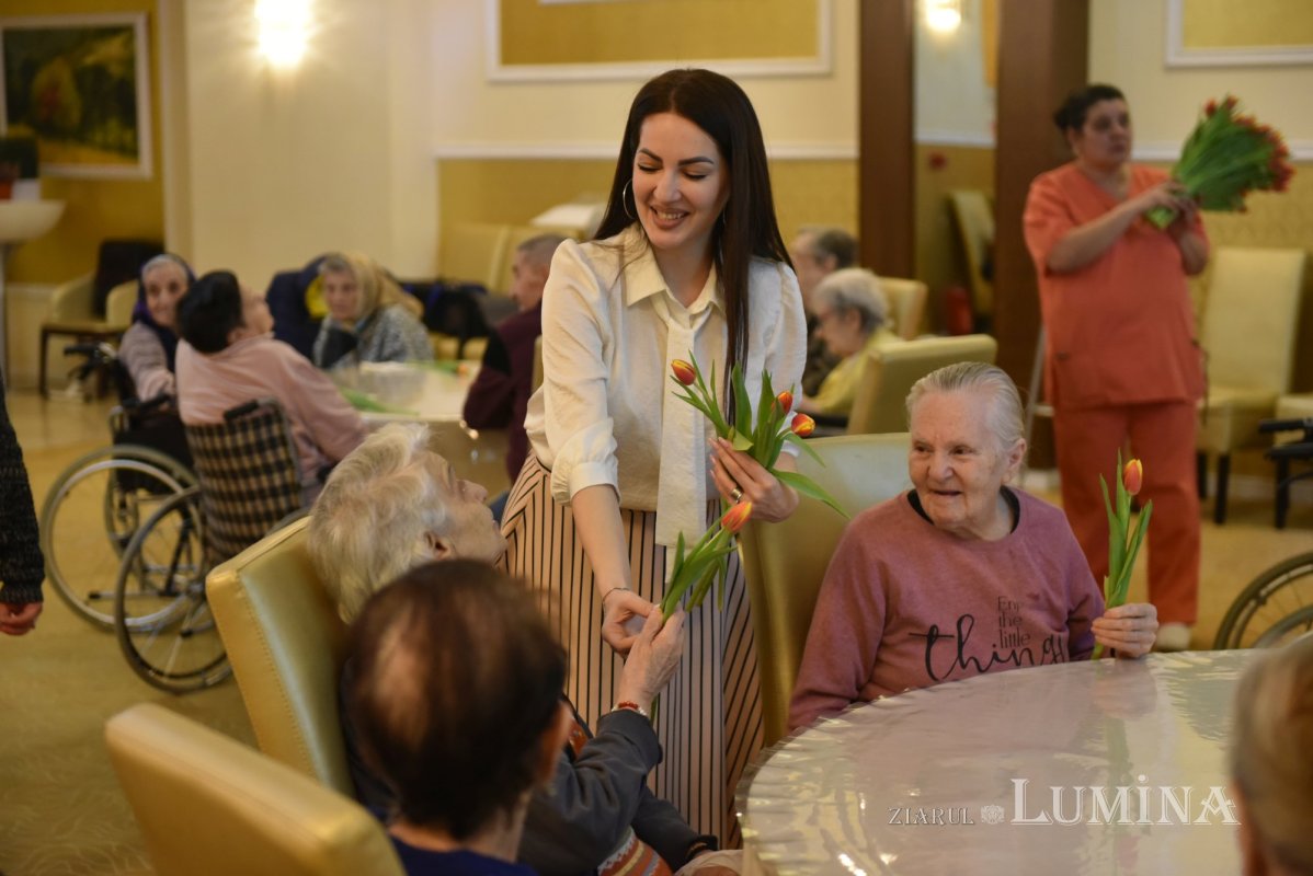 Cântece dedicate Zilei Femeii la un cămin de bătrâni din Capitală 246745