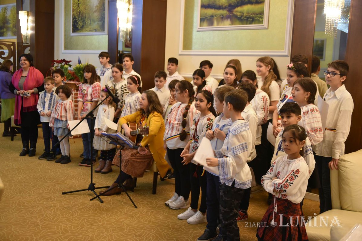 Cântece dedicate Zilei Femeii la un cămin de bătrâni din Capitală 246757