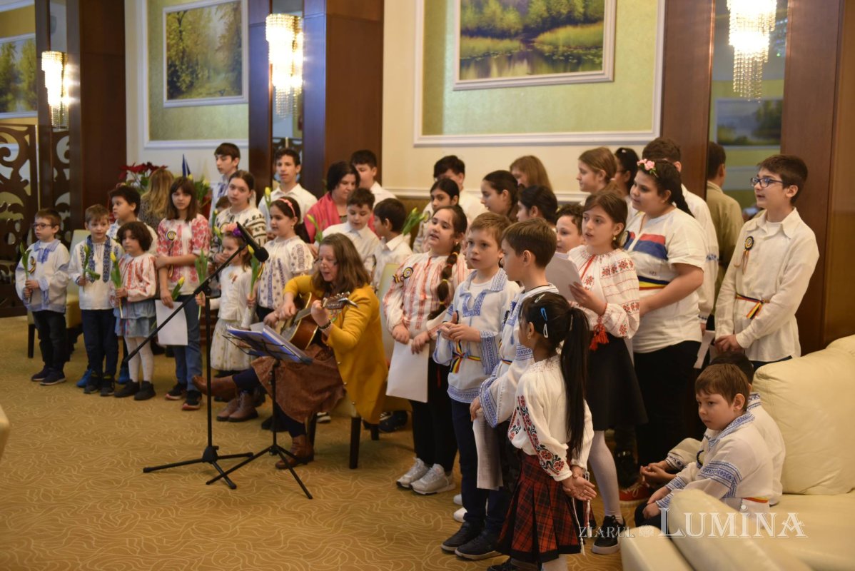 Cântece dedicate Zilei Femeii la un cămin de bătrâni din Capitală 246759