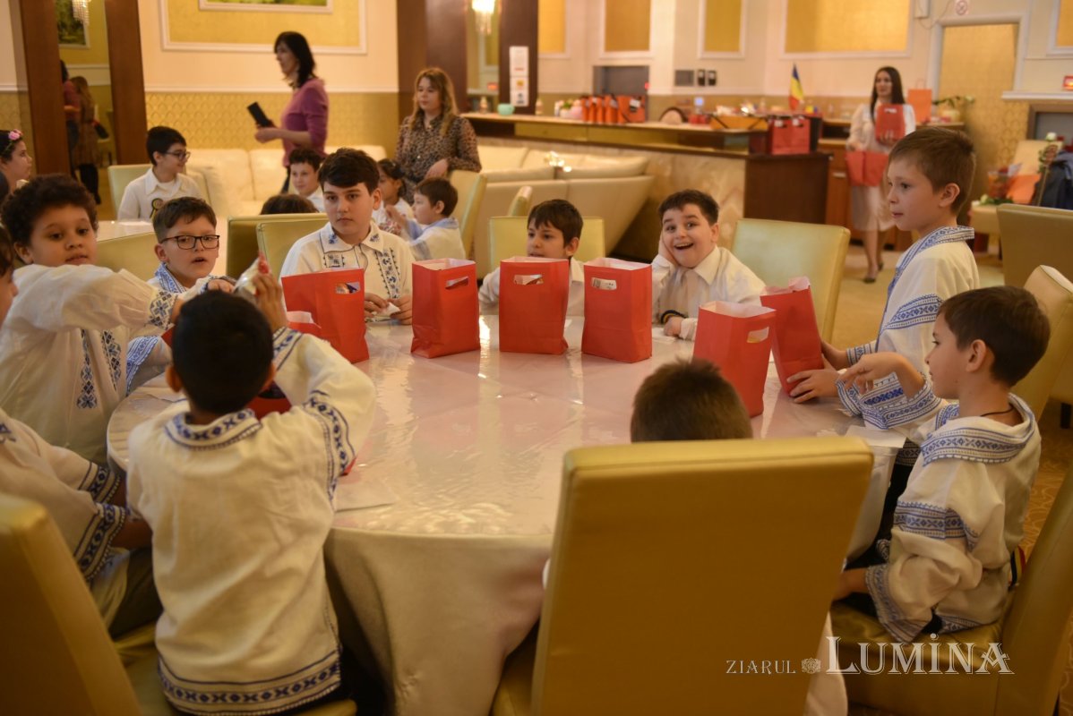 Cântece dedicate Zilei Femeii la un cămin de bătrâni din Capitală 246773