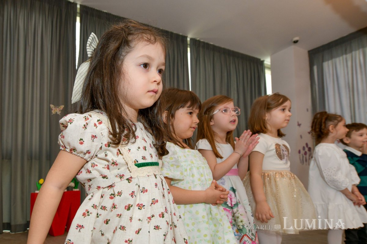 Serbare dedicată mamelor la Grădinița Patriarhiei Române 246698