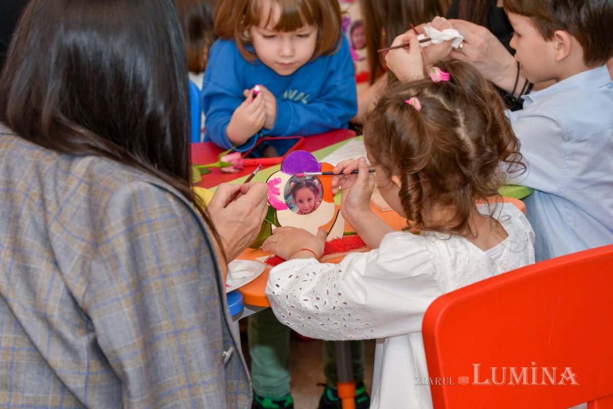 Serbare dedicată mamelor la Grădinița Patriarhiei Române 246728