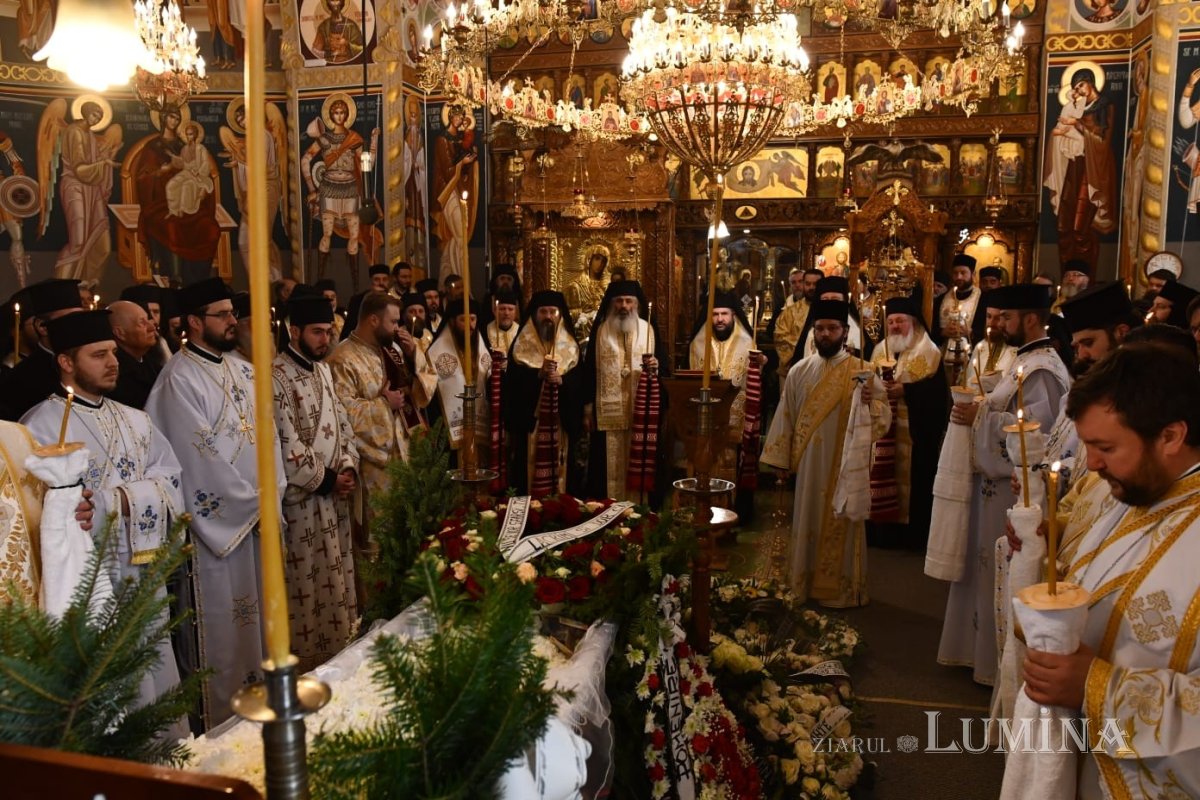 Mama Preasfințitului Părinte Timotei Prahoveanul a fost înmormântată în satul natal 247273