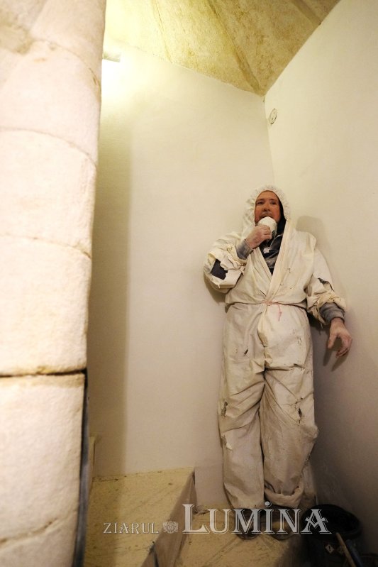 „Când cobori între oameni, urci!” 247412